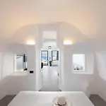 Sun Rocks Boutique - Caldera View & Sunset Dining Experience Otel