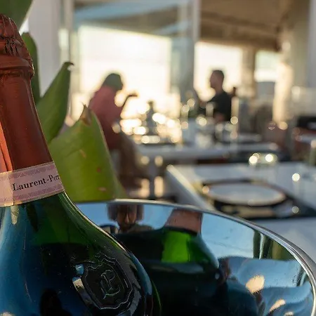 Sun Rocks Boutique - Caldera View & Sunset Dining Experience 3* Firostefani