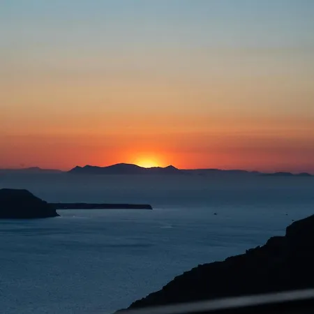 Ξενοδοχείο Sun Rocks Boutique - Caldera View & Sunset Dining Experience 3*