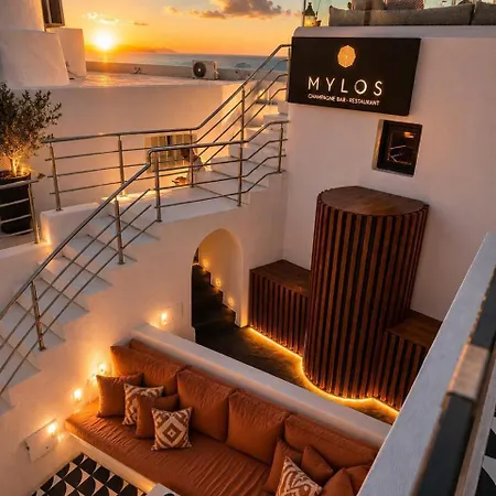 Sun Rocks Boutique - Caldera View & Sunset Dining Experience Hotel