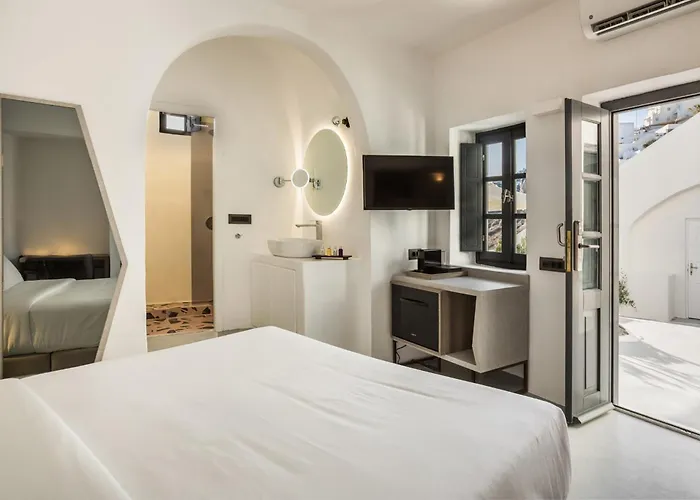 Sun Rocks Boutique - Caldera View & Sunset Dining Experience 3* פירוסטפני