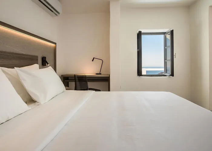 Sun Rocks Boutique Hotel Firostefani