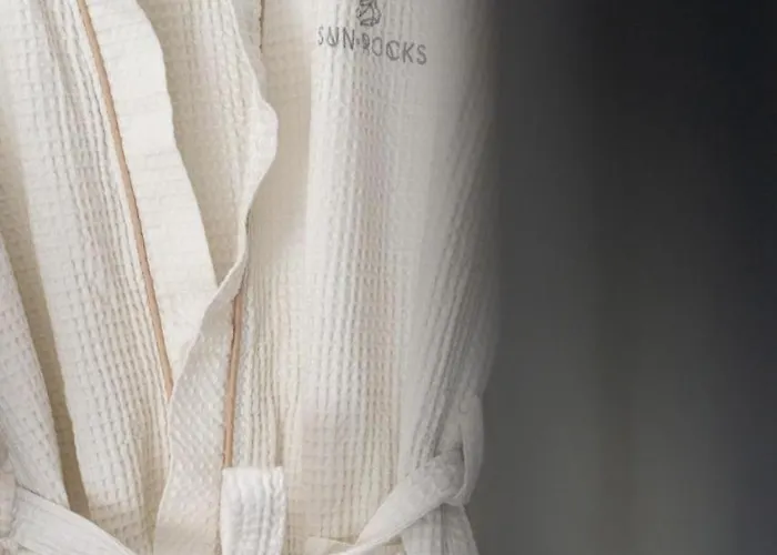 Sun Rocks Boutique フィロステファニ