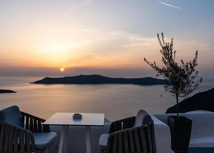 Sun Rocks Boutique - Caldera View & Sunset Dining Experience