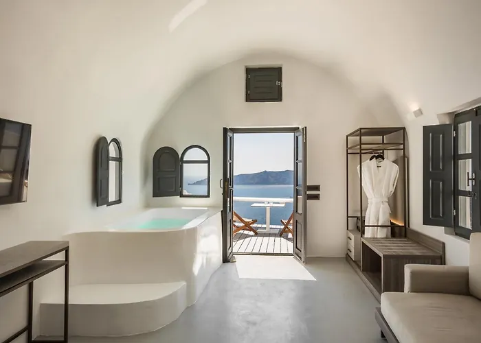 Sun Rocks Boutique - Caldera View & Sunset Dining Experience