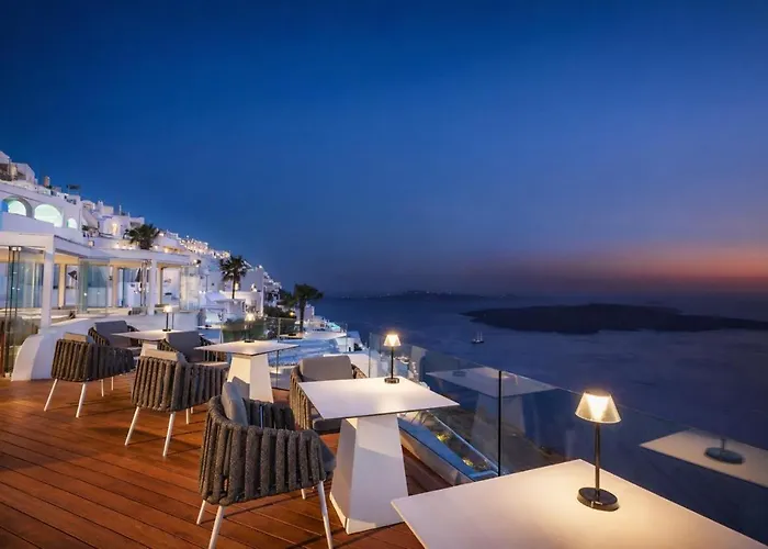 מלון Sun Rocks Boutique - Caldera View & Sunset Dining Experience