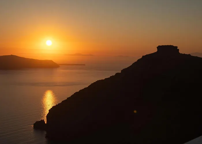 Sun Rocks Boutique - Caldera View & Sunset Dining Experience 3*