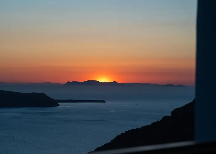 מלון Sun Rocks Boutique - Caldera View & Sunset Dining Experience 3*