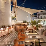 Sun Rocks Boutique - Caldera View & Sunset Dining Experience Hotell 3*