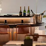Hotel Sun Rocks Boutique - Caldera View & Sunset Dining Experience