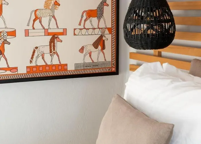 Sun Rocks Boutique 3* Firostefani