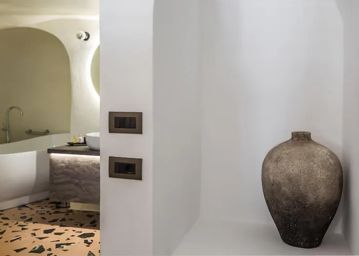 Sun Rocks Boutique 3* Firostefani